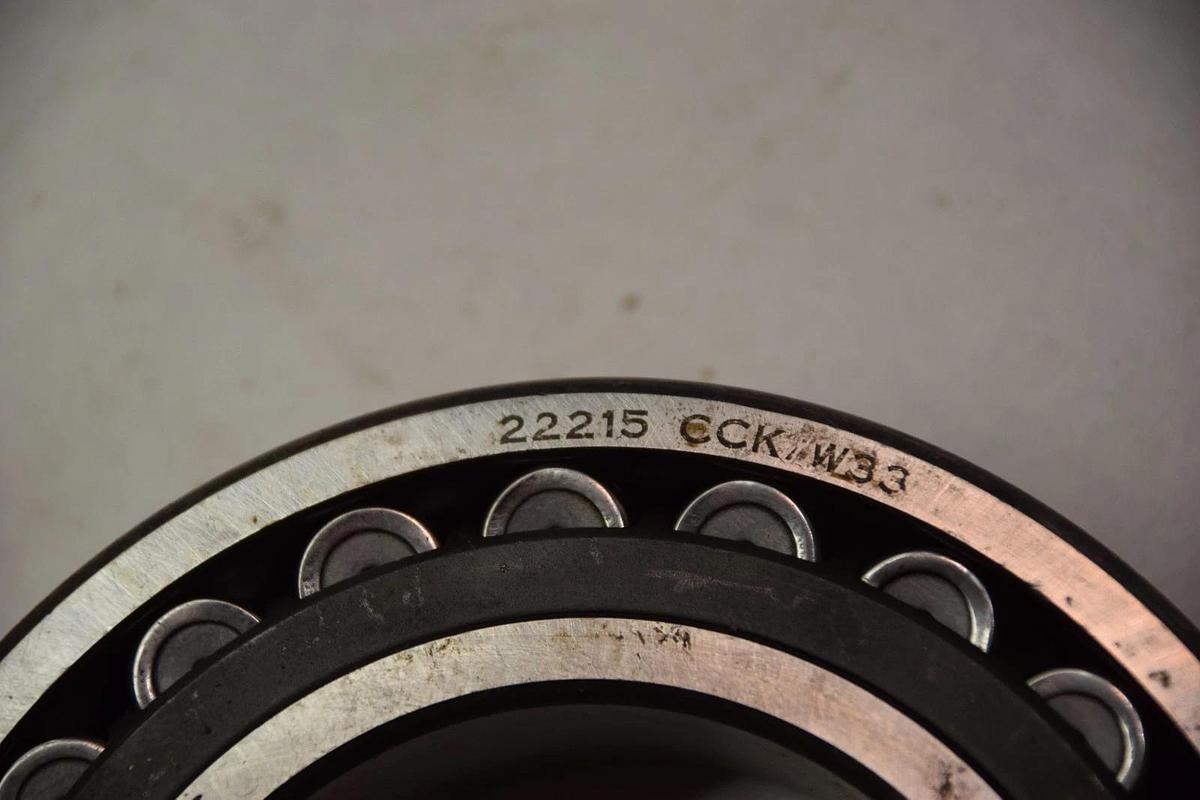 SKF Bearing 22215 CCK/W33 22215CCK/W33 22215-CCK/W33 NEW