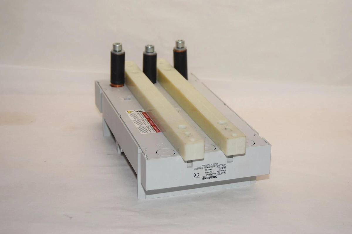 Used SIEMENS 8US1213-4AH00  BUSBAR Adapter for Breaker  600VAC
