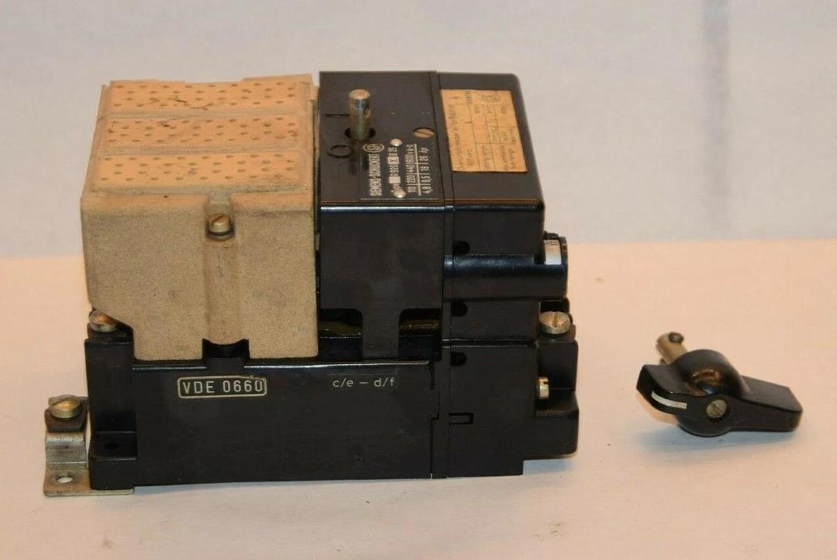 (NEW) SIEMENS Vintage R920III R20XIII25 600Vac Overload Relay