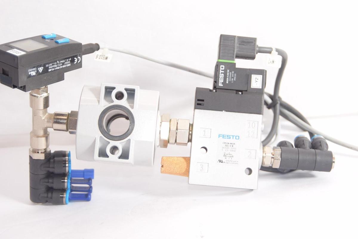 Used FESTO CPE24-M1H-3GL-3/8 Valve W/FRM-...-D-MAXI , SDE1-D10-G2-R18-C-P2-M8 Sensor