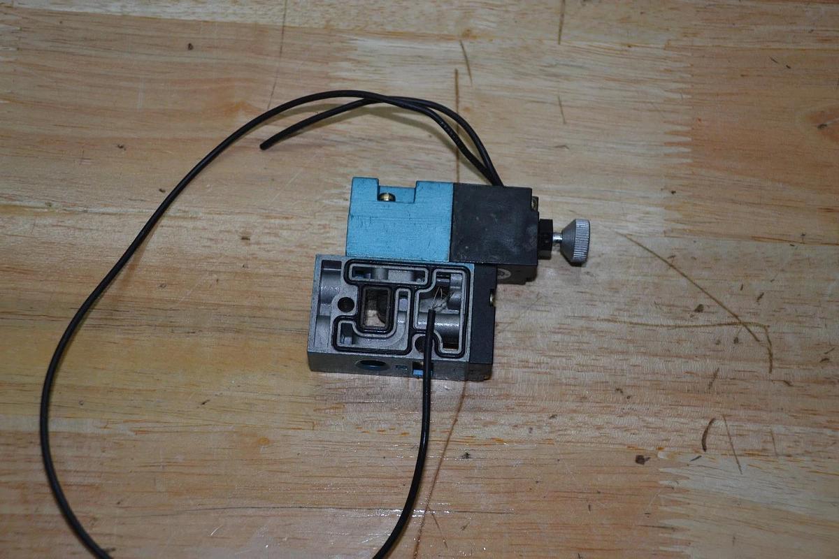 Used MAC 45A-L00-DAAB-4BA 45AL00DAAB4BA SOLENOID VALVE