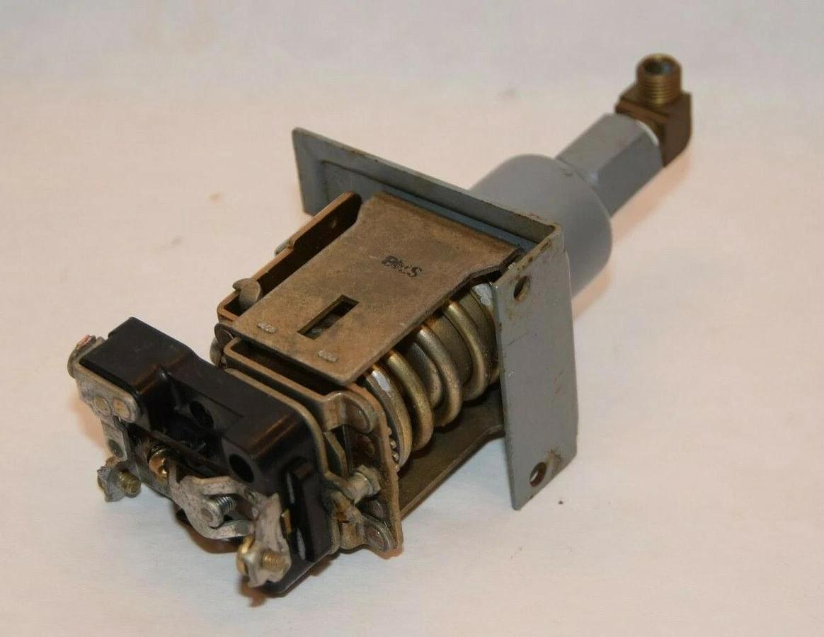 Used ALLEN BRADLEY 836-C6 Series A 375psi Pressure Control Switch *No Cover*