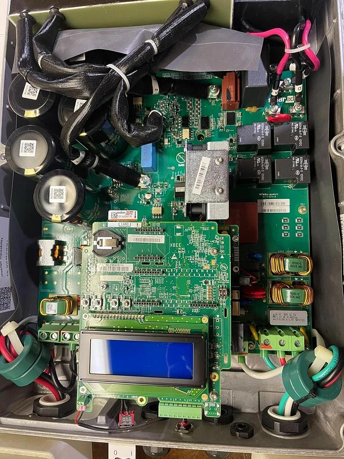 Used Solar Edge Sunrun Non Isolated Photovoltaic Inverter SE7600A-US 8350W