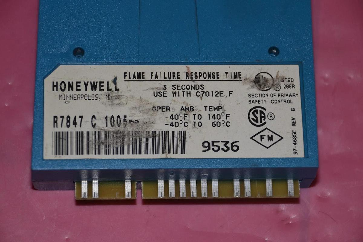 Used HONEYWELL Dynamic Self-Chk Rectification Flame Amplifier R7847 C 1005 R7847C1005