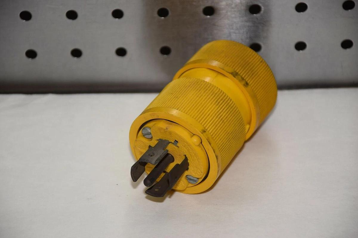 GE GENERAL ELECTRIC L21 20A 120/208V 3 PHASE LOCKING PLUG NEW