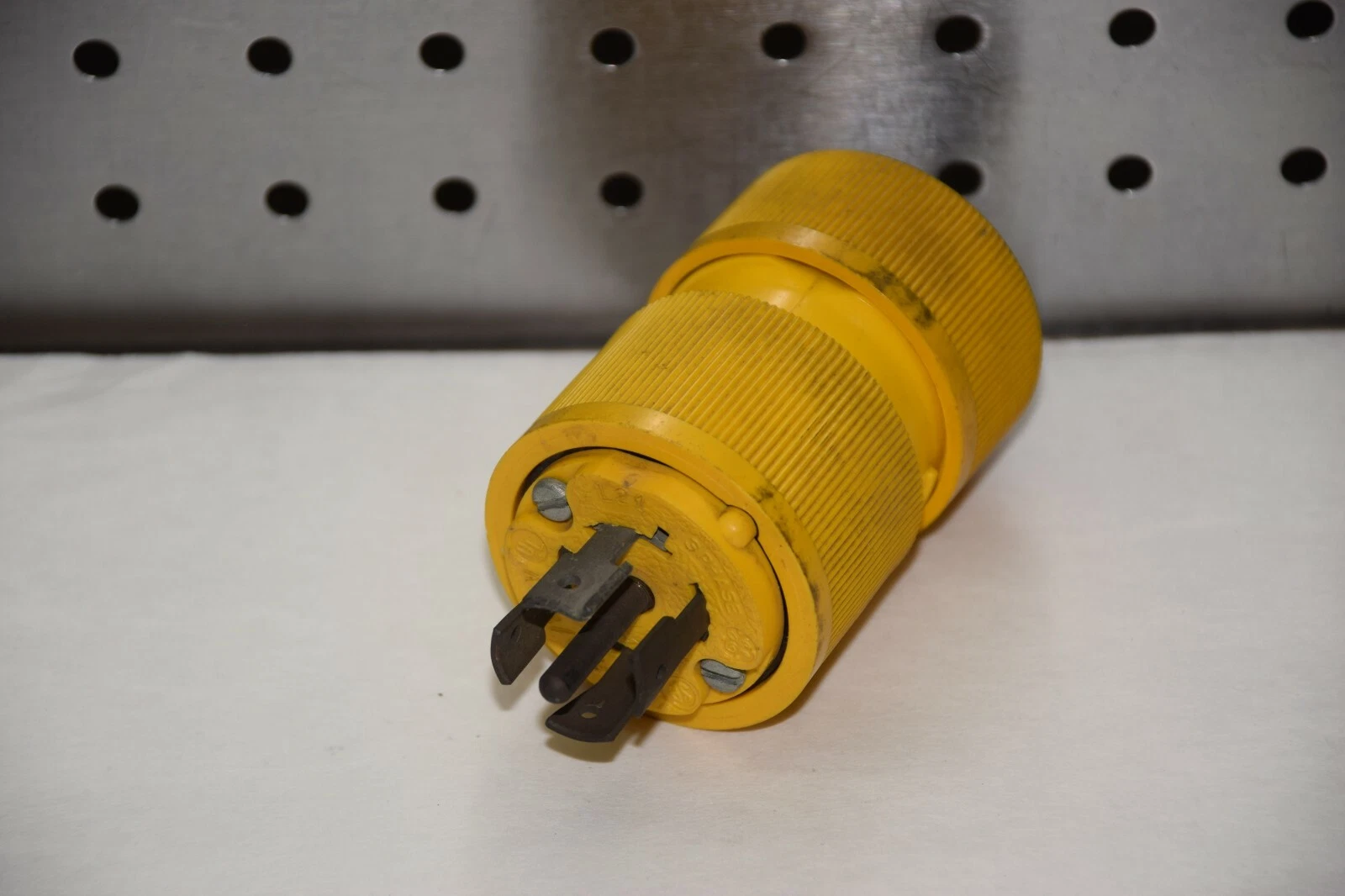 GE GENERAL ELECTRIC L21 20A 120/208V 3 PHASE LOCKING PLUG NEW