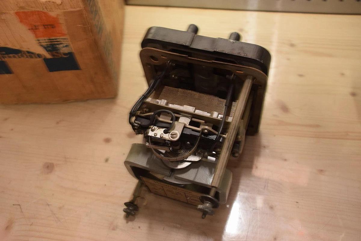 WESTINGHOUSE TYPE CWK 230V 5A 60 CY S.0.47C-472 AXI-44 POWER FACTOR RELAY NEW