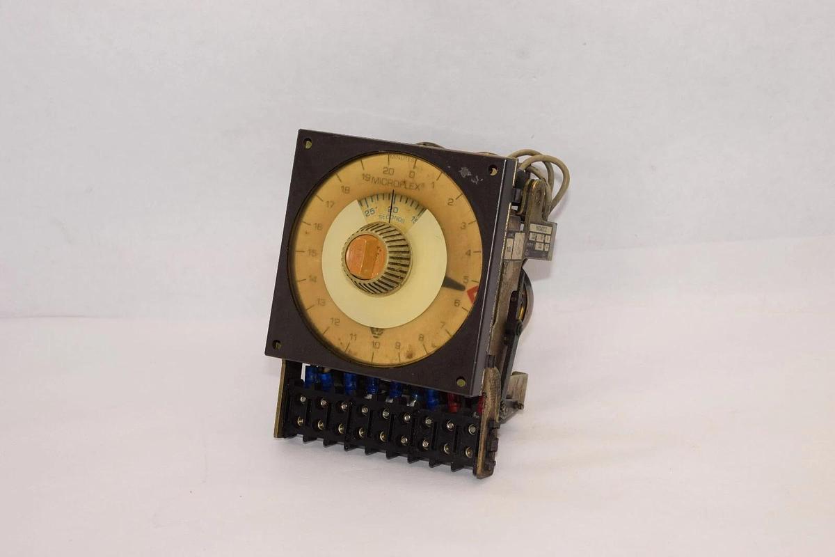 Used MICROFLEX HA43A6B212 120V 15A 1-20min Timer