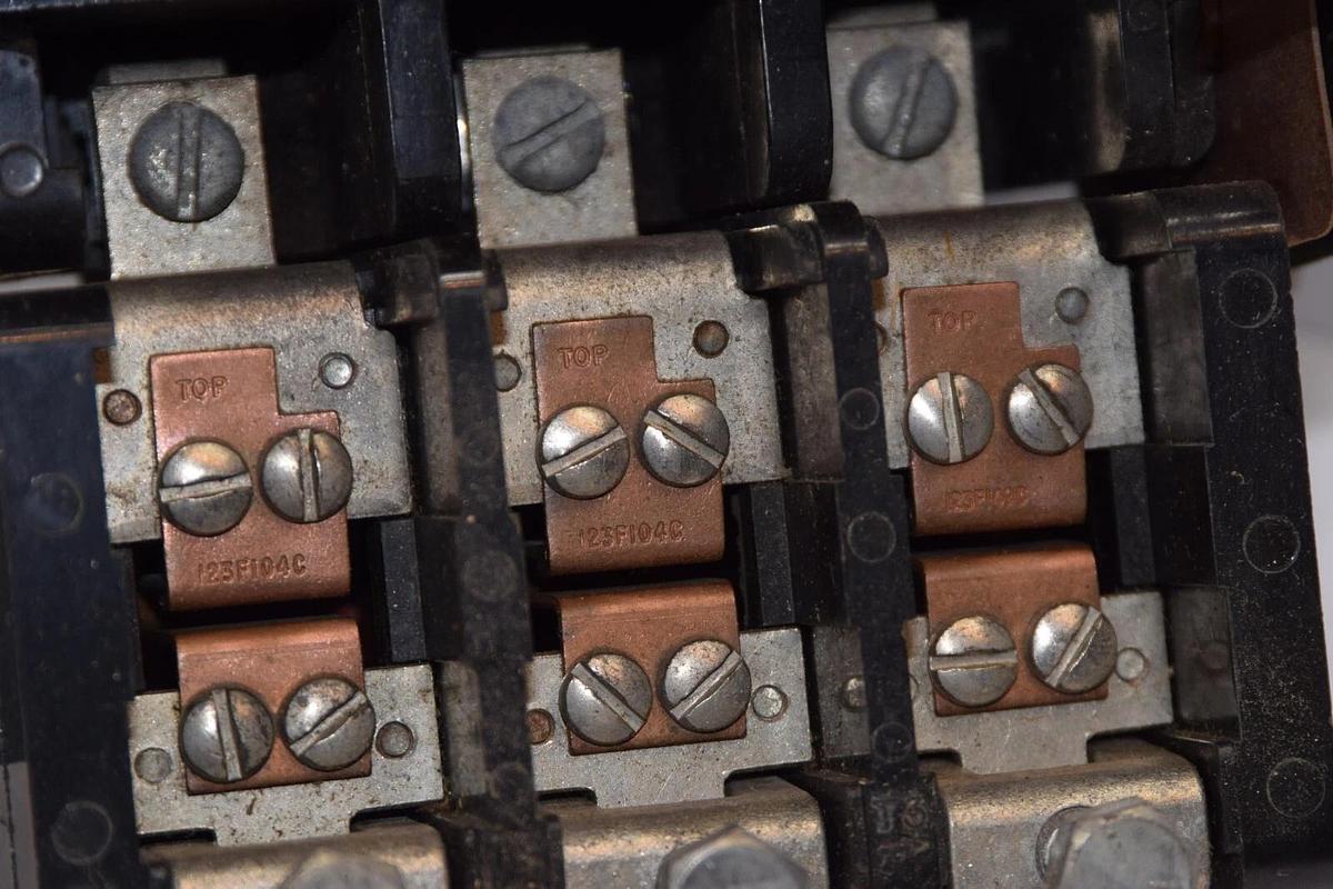 Used GE GENERAL ELECTRIC CR306F0**ABNA Size 4 Starter 55-501463G 002 Coil 120V