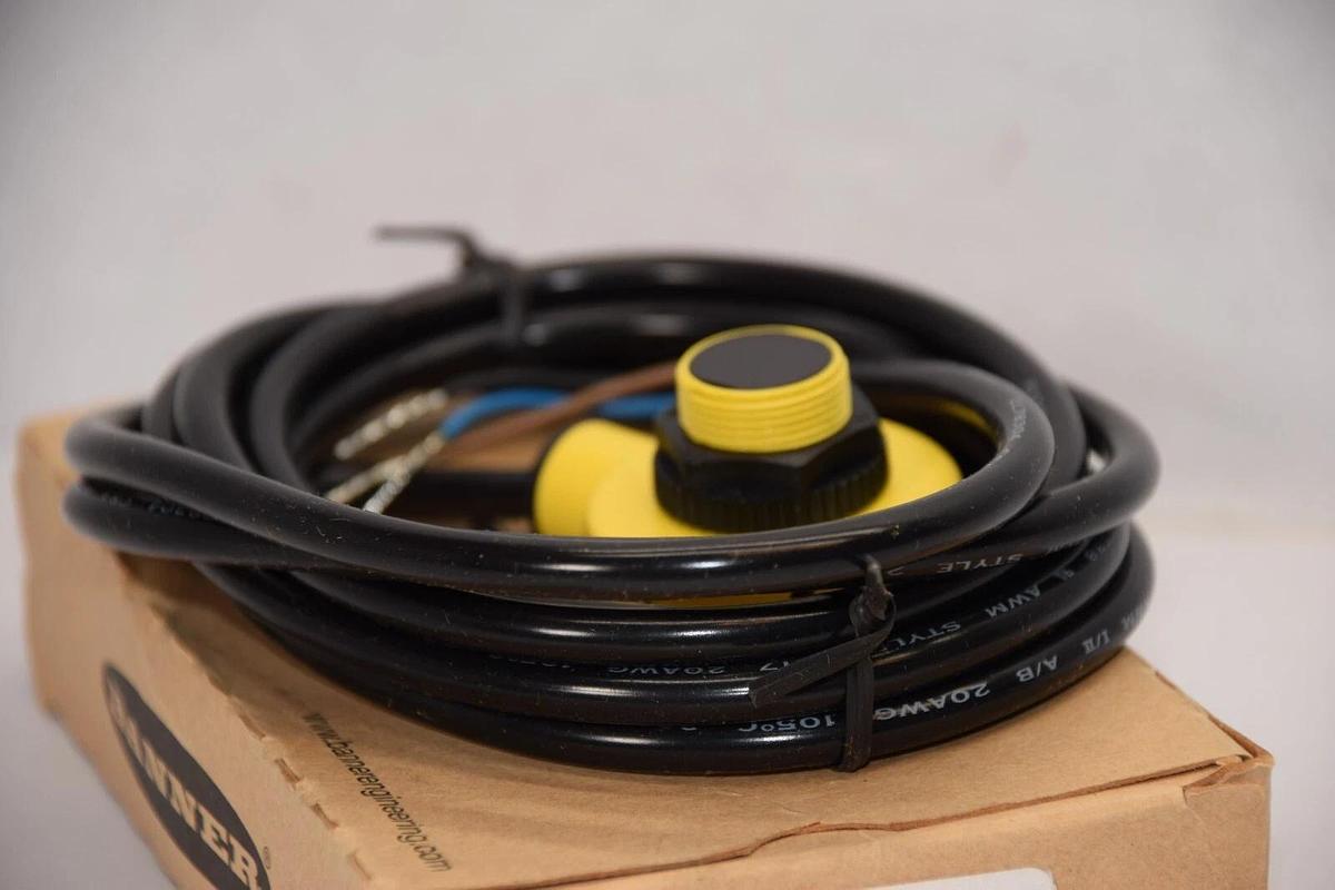 (NEW) BANNER T18AW3R , 32478 20-250V Self Contained Barrel Mount Sensor Module