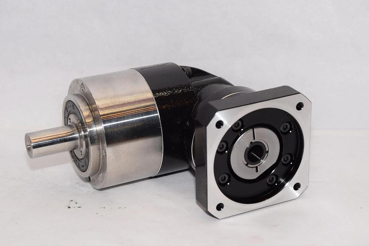 Used APEX DYNAMIC AER070 7:1 Ratio RIGHT ANGLE Planetary Gearbox