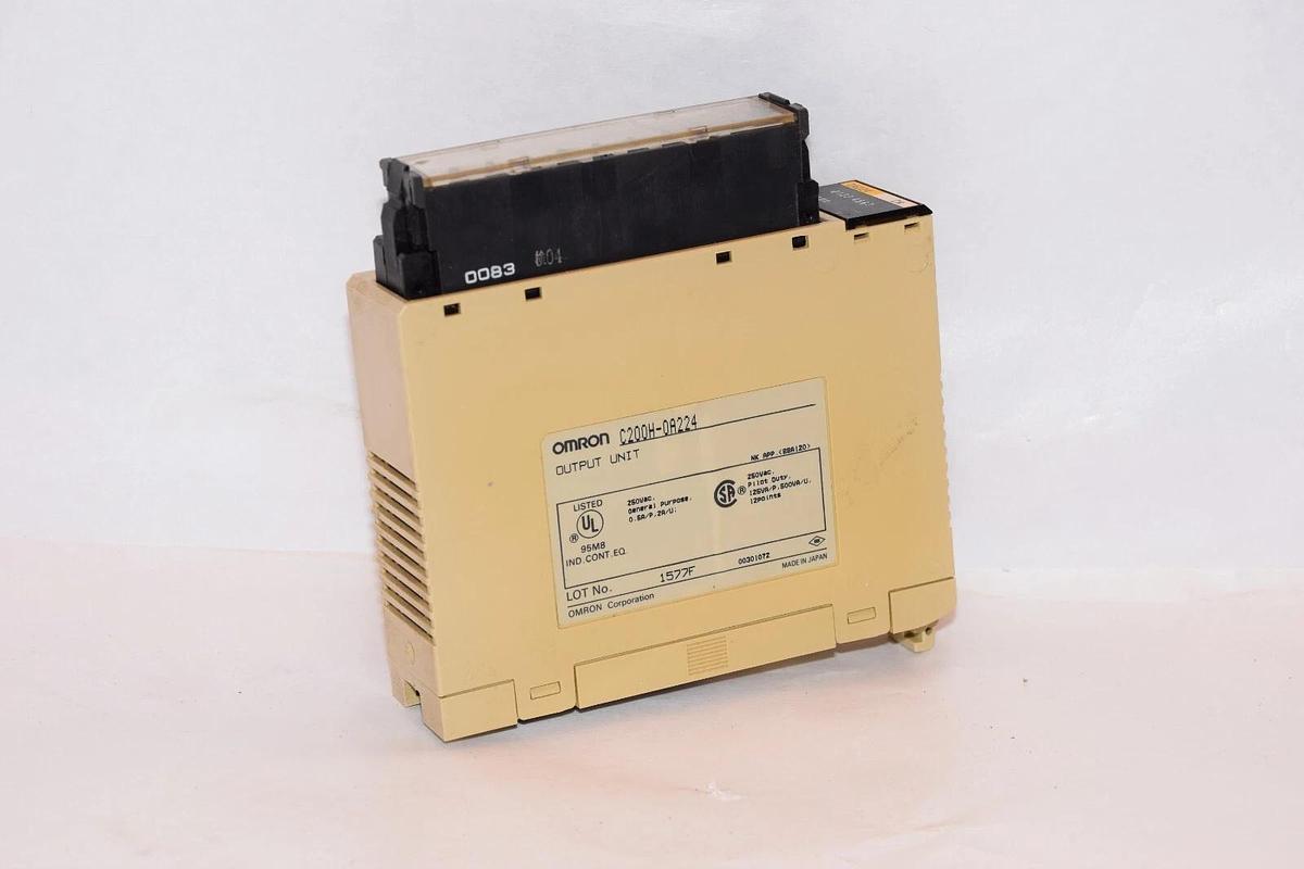 Used OMRON C200H-0A224 C200H0A224 250Vac 0.5A/Point , 2A/Unit Output Unit Module
