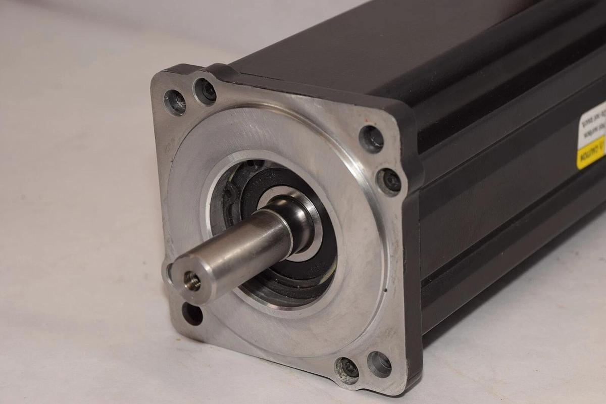 Used ALLEN BRADLEY CAT VPL-B1003T-PK14AA Series A 480V 3Ph Kinetic AC Servo Motor