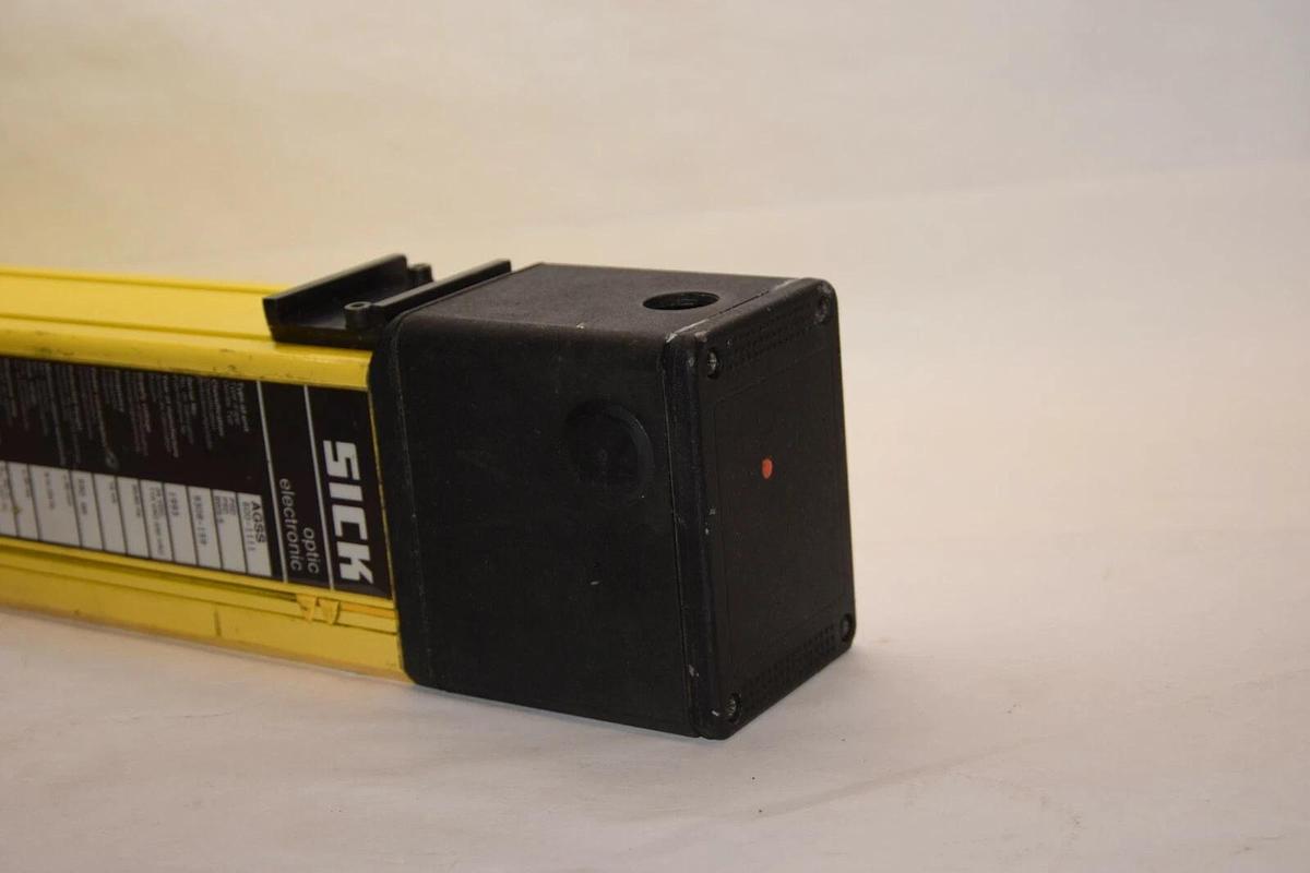 Used SICK Light Curtain AGSS 600-1111 590mm 50/60Hz AGSS600-1111