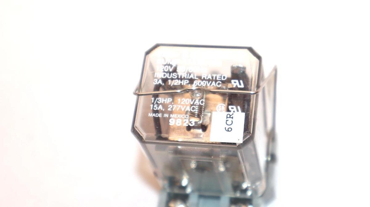 Used POTTER & BRUMFIELD KUMP-11A18-120 120V Relay With IDEC SR3B-05 Relay Socket Base
