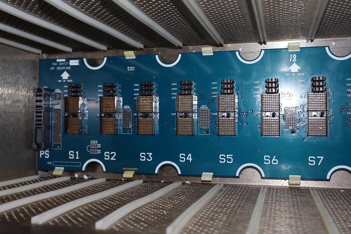 Used Bently Nevada 3300/05 , 3300 Series 13-Slot Chassis