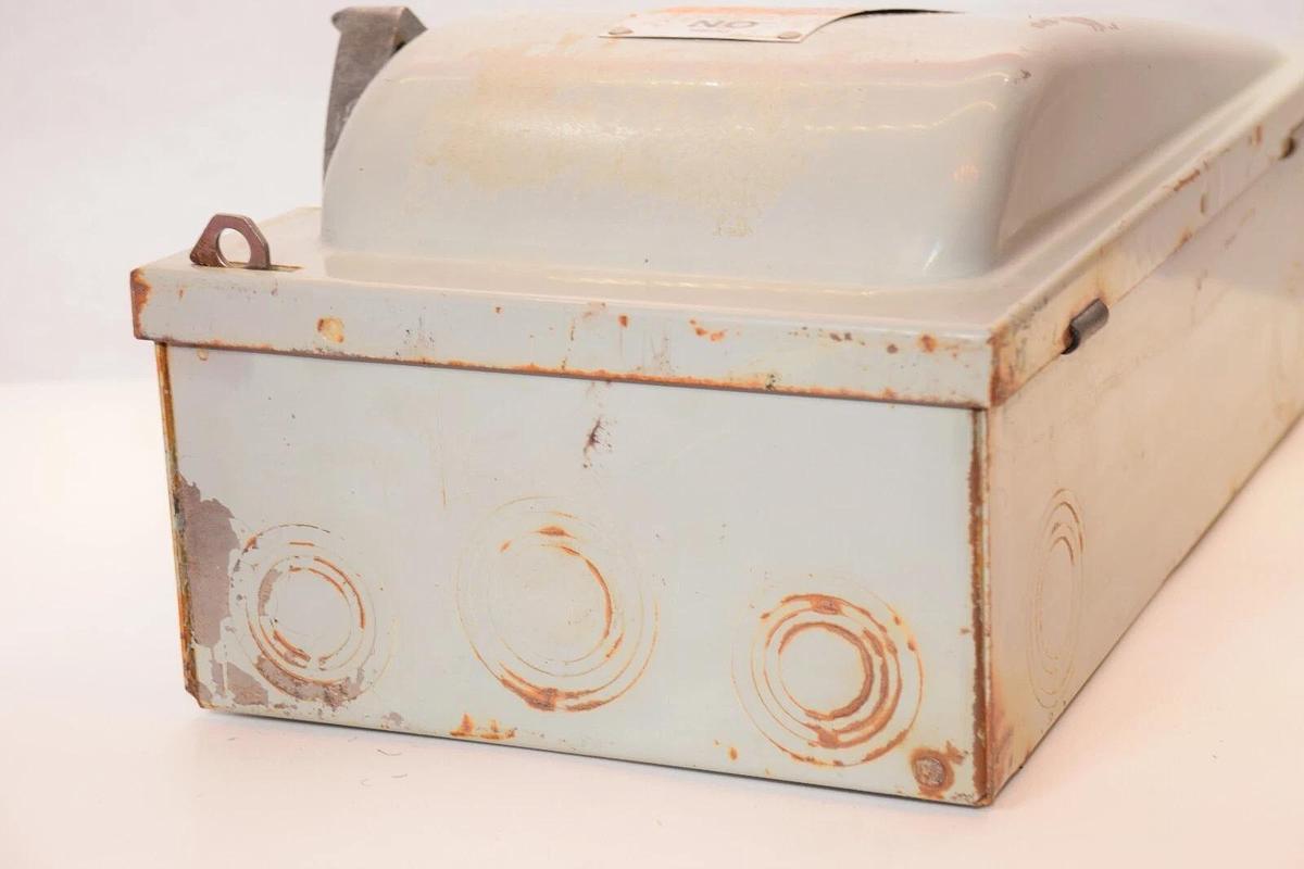 Used I-T-E F322 60A Amp Type 1 240V Heavy Duty Disconnect / Safety Switch