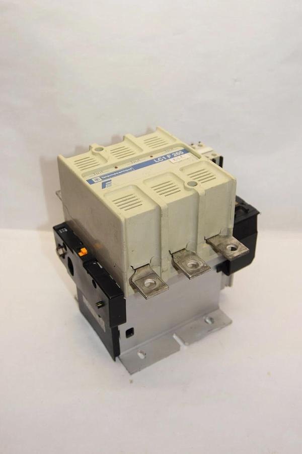 Used TELEMECANIQUE LC1 F 265 LC1F265 285A 120/127V Coil Contactor