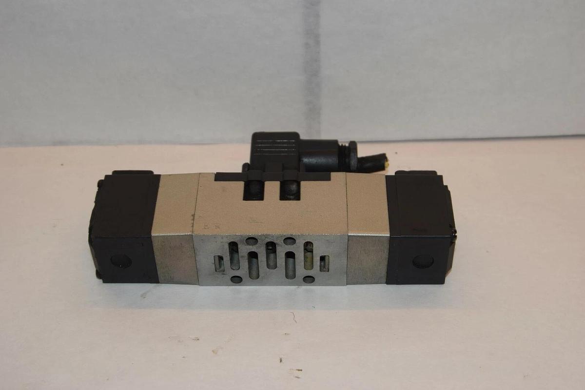 Used SMC VP7-6-FG-D Solenoid Valve DC24V