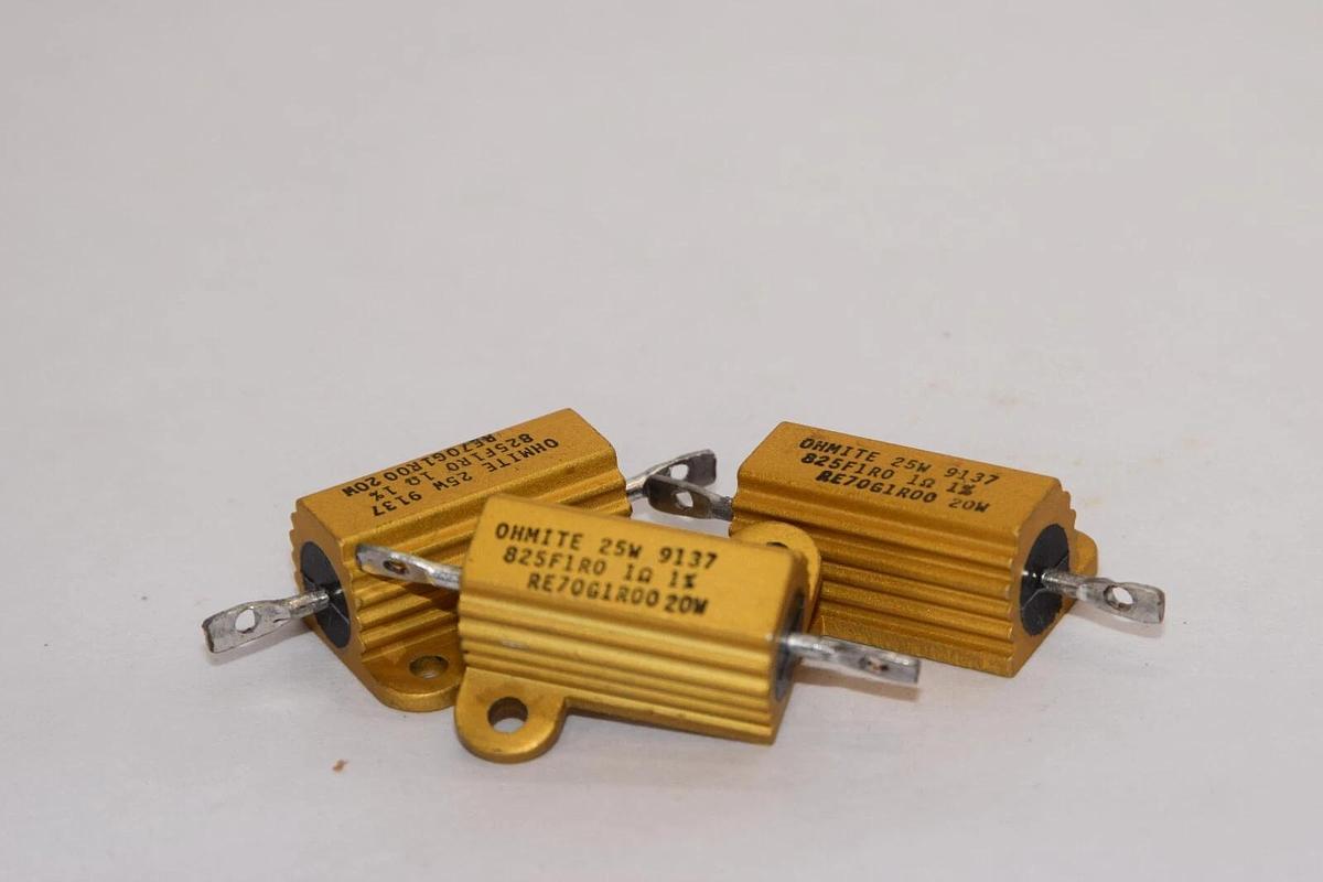 (NEW - Lot 3) OHMITE 825F1R0 RE70G1R00 20W 1Ω Resistor