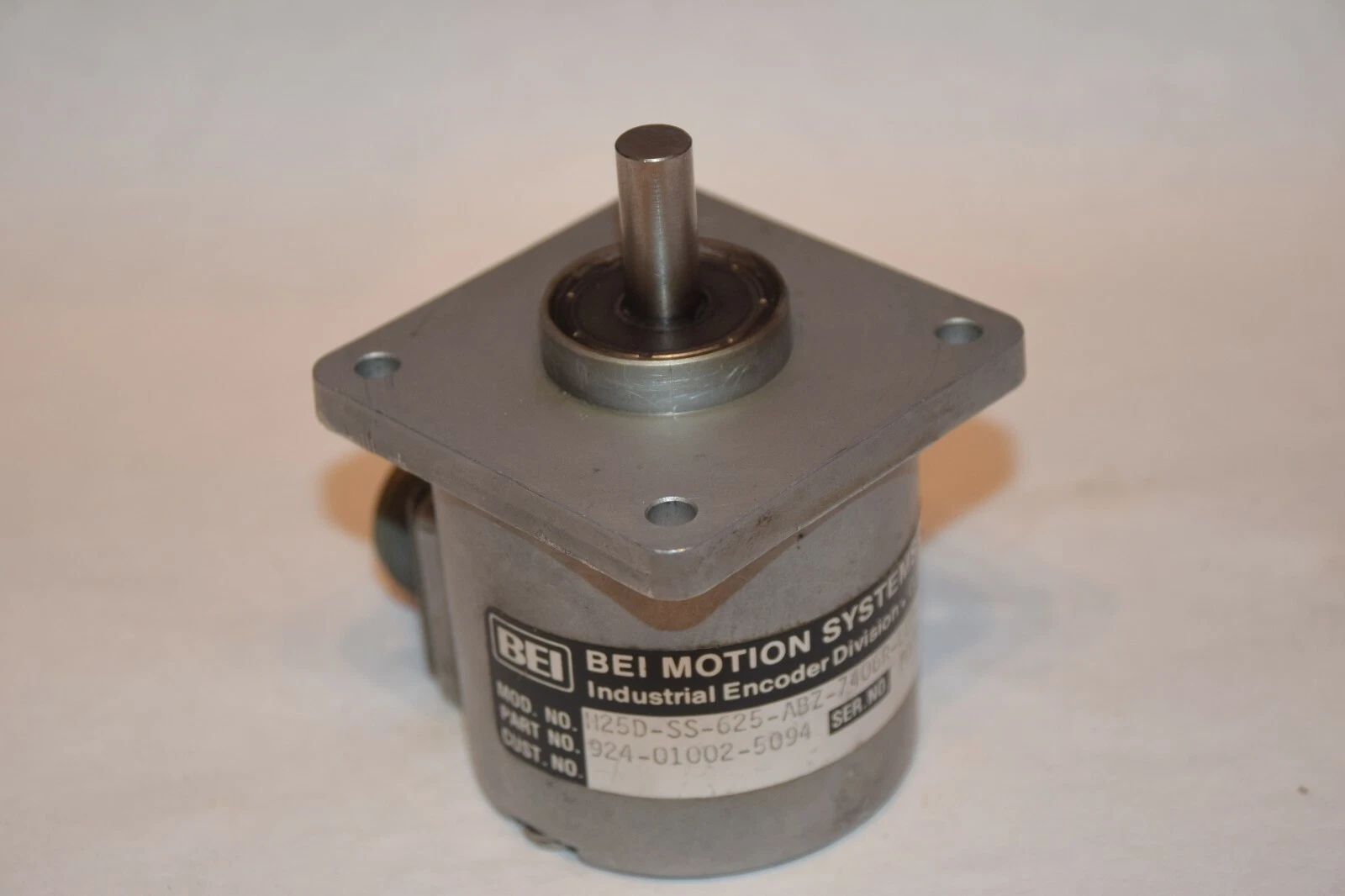 Used BEI Industrial Encoder H25D-SS-625-ABZ-7406R-LED-SM16 H25DSS625