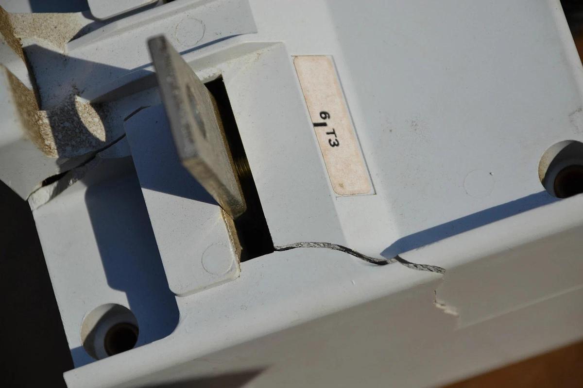 Used TELEMECANIQUE OVERLOAD RELAY LR2-F6375 LR2F6375 200-315A W/ LA7-D1064