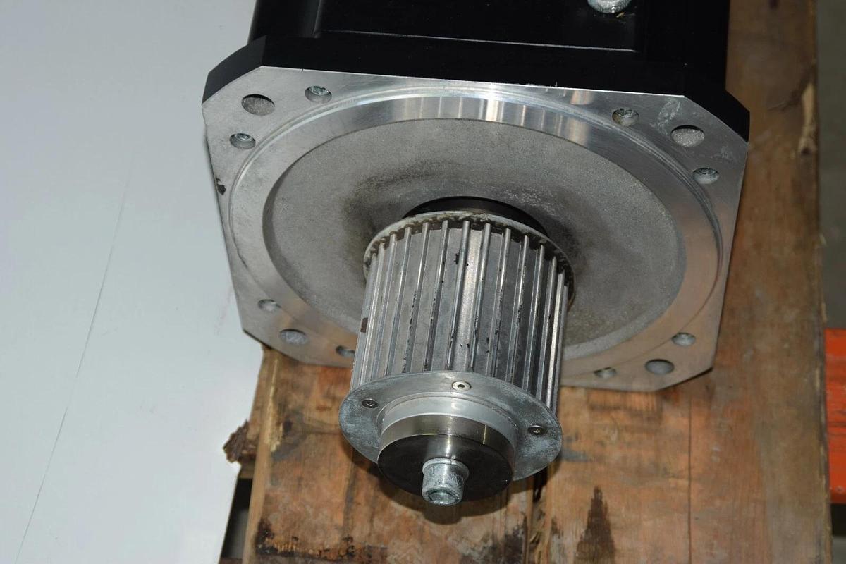 Used B&R Automation 8LSA86.E0020D100-0 Brushless Servo Motor 400V 85Nm