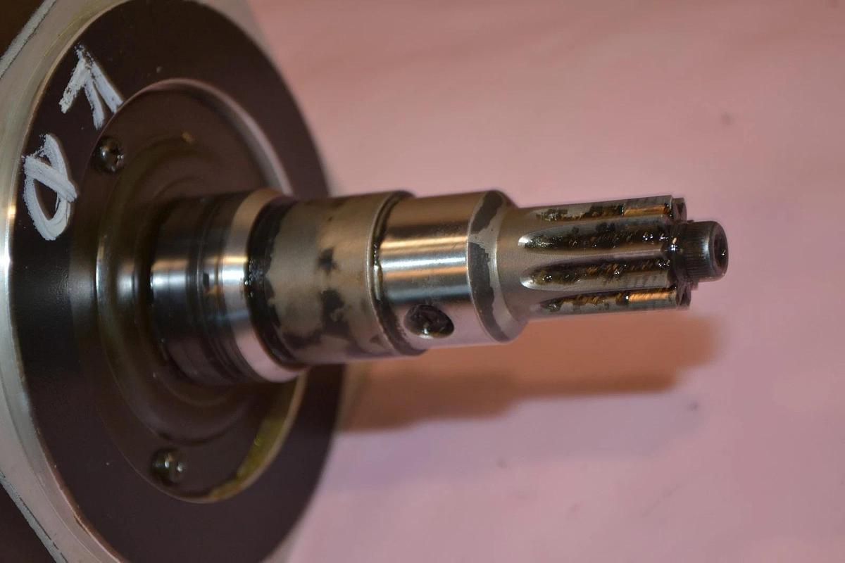 Used Yaskawa AC Servo Motor SGMP-15AWYR12 1500w 7.5a 200v 3000r/min