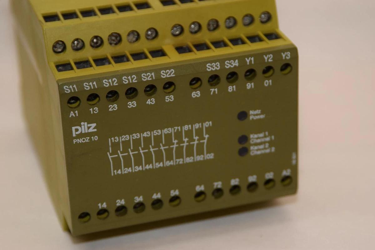 Used PILZ PNOZ 10 24Vdc 4,5W 774009 Safety Relay