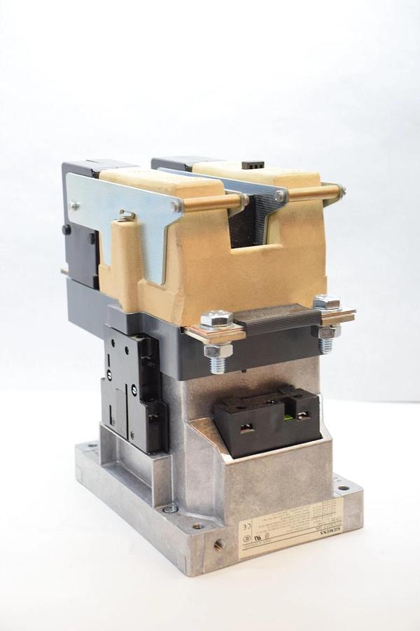 Used SIEMENS 3TC5217-0A , 3TC52170A 2P Contactor With 24V Coil *Chip*