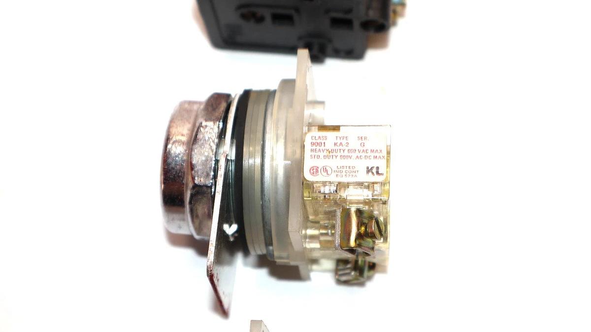 Used Square D lot 9001 KA-2 , 9001 KA-3 Start/Stop Push Button w/ 9001 KM-5 Indicator