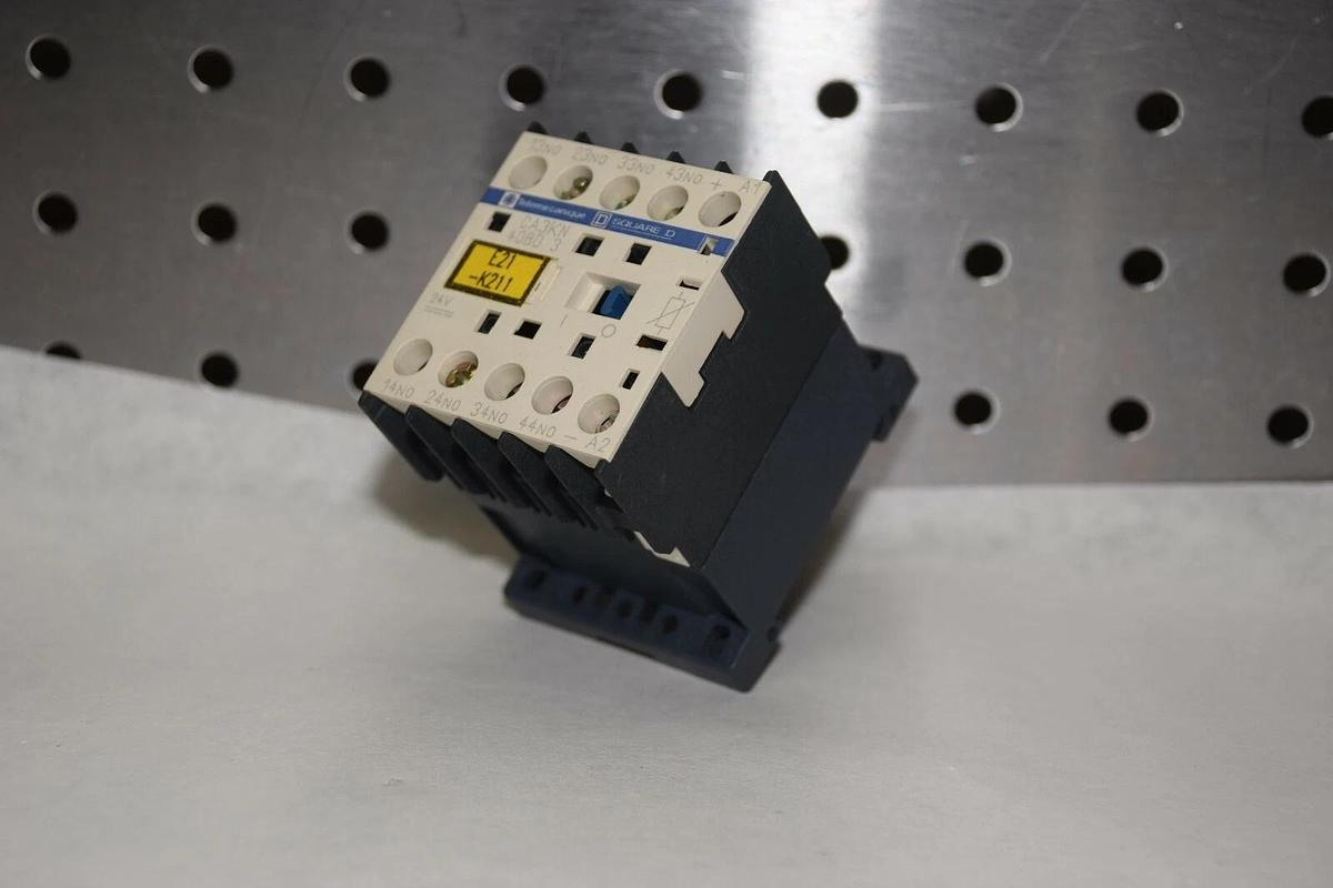 Used SQUARE D TELEMECANIQUE Contactor CA3KN40BD3 10A 690V 8kV