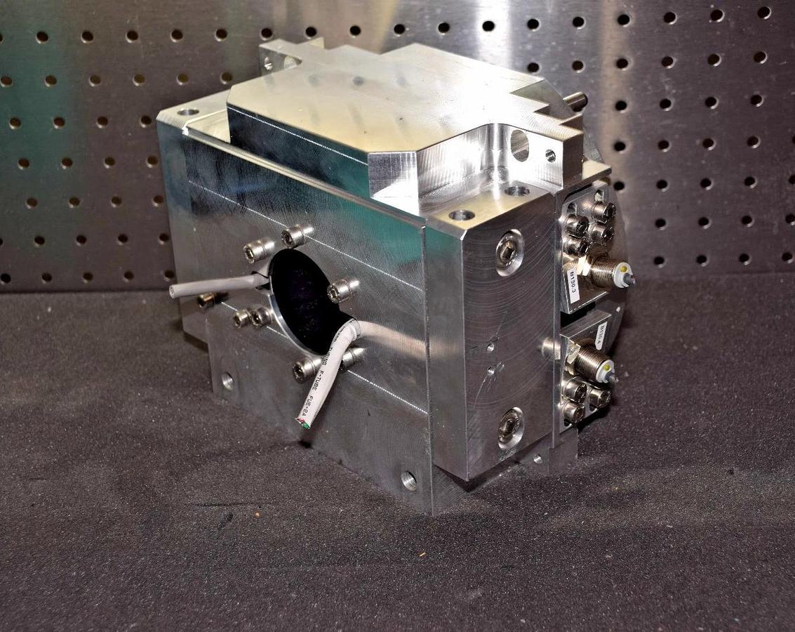 Used Yokogawa Unaxis Servo Motor DR1015B80*1C/L1, B5119203DA, 202RM46966E2