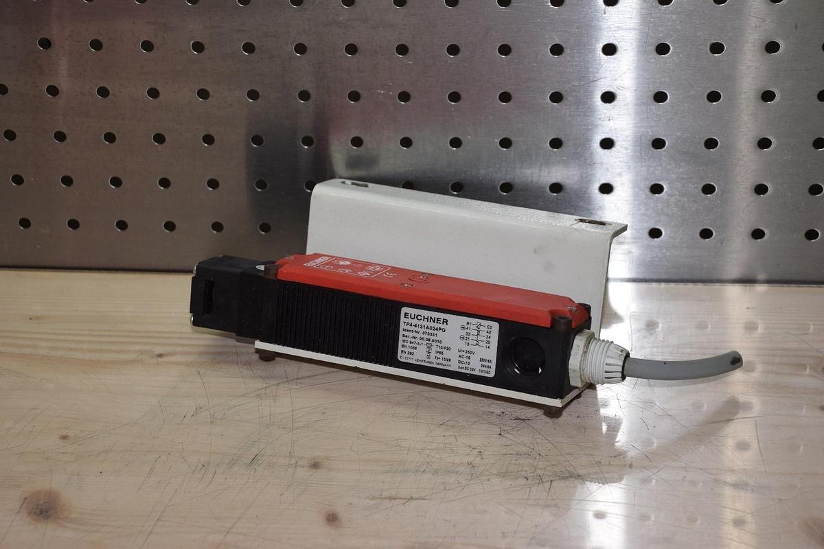Used EUCHNER TP4-4131A024PG 250V SAFETY SWITCH