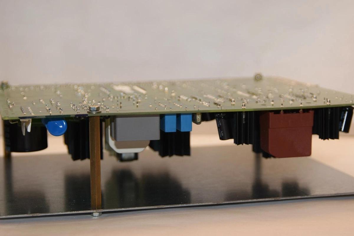 MERLIN GERIN MGE / ALEZ_US 6739904 72-132297-00 REV A00 PC Board