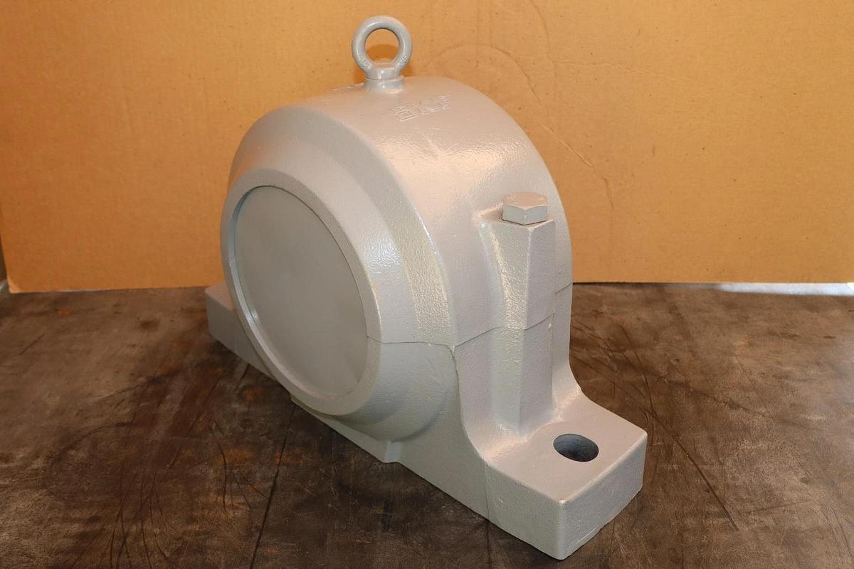 SKF Pillow Block HOUSING 2-Bolt SNA532 SNA-532 06286 0314-3710 Cast Iron (NOS)