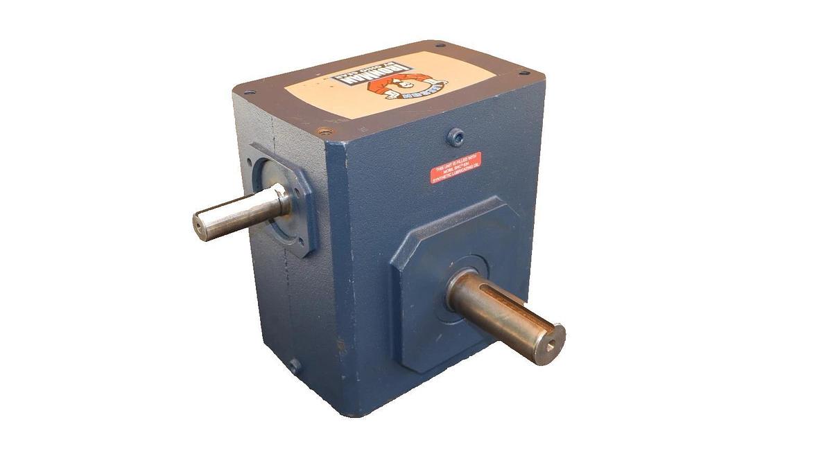 OHIO GEAR BOX IRONMAN SPEED REDUCER B832-30-R 3.08HP 30:1 (New)