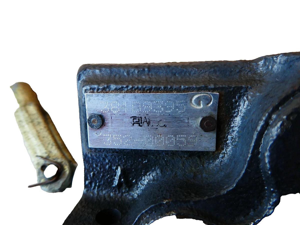 Used Altec 38109395, 352-00059 Hydraulic Valve Block 3 Spool Manual hydraulic Control