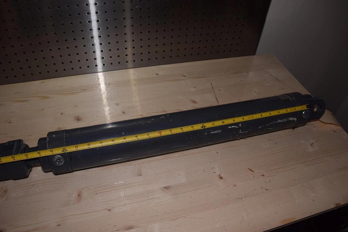 Wirtgen Group Hydraulic Cylinder 198391 G-2163851 23" stroke  34" long 1-1/2" R