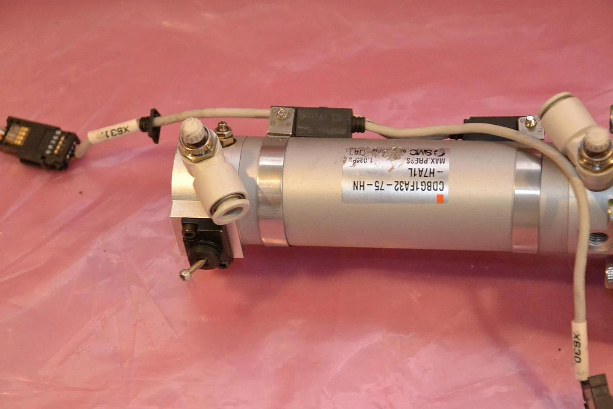 Used SMC AIR VALVE CDBG1FA32-75-HN-H7A1L CDBG1FA32 75 HN H7A1L CDO2B32-10DC