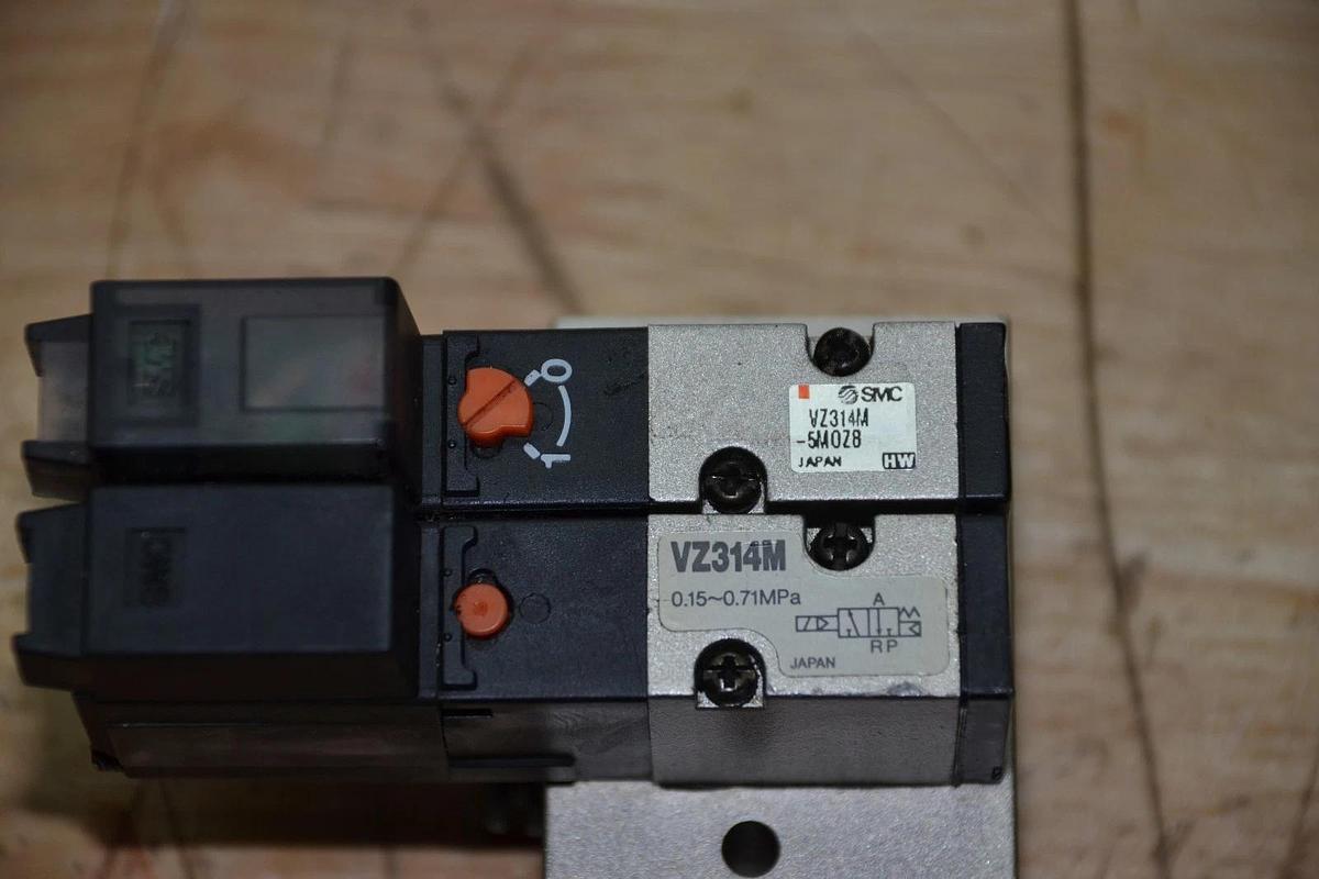 Used SMC VZ314M 0.15~071MPa SOLENOID VALVE WITH MANIFOLD
