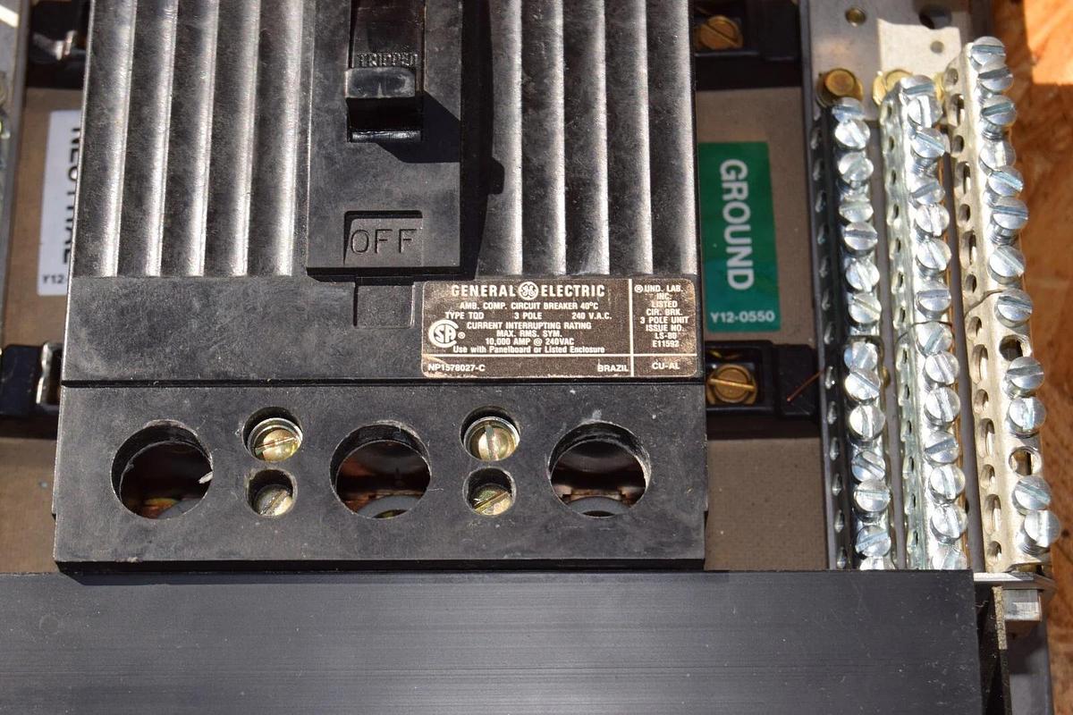 Used General Electric GE A Series Panelboard Interior AQL3422ATX AXB4 225a 3ph 4w