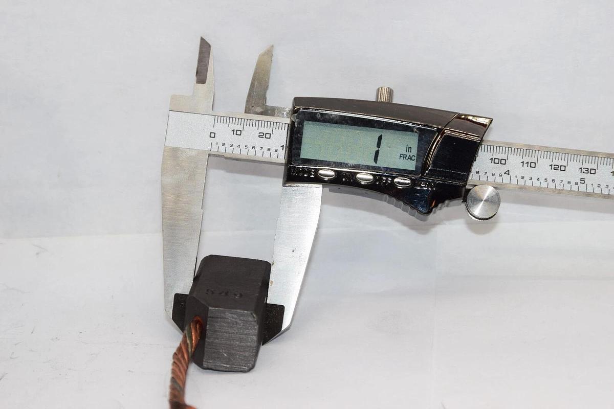 549 Carbon Motor Brush Brushes 1" x 3/4" x 1-3/4"  (NEW - Lot 6)