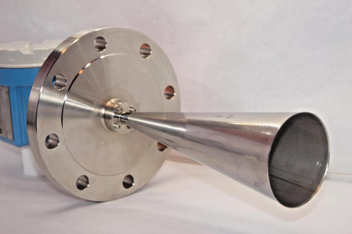 ENDRESS + HAUSER Level Radar Micropilot FMR240 FMR240-S5V1APJBA4Y 4" (NEW)