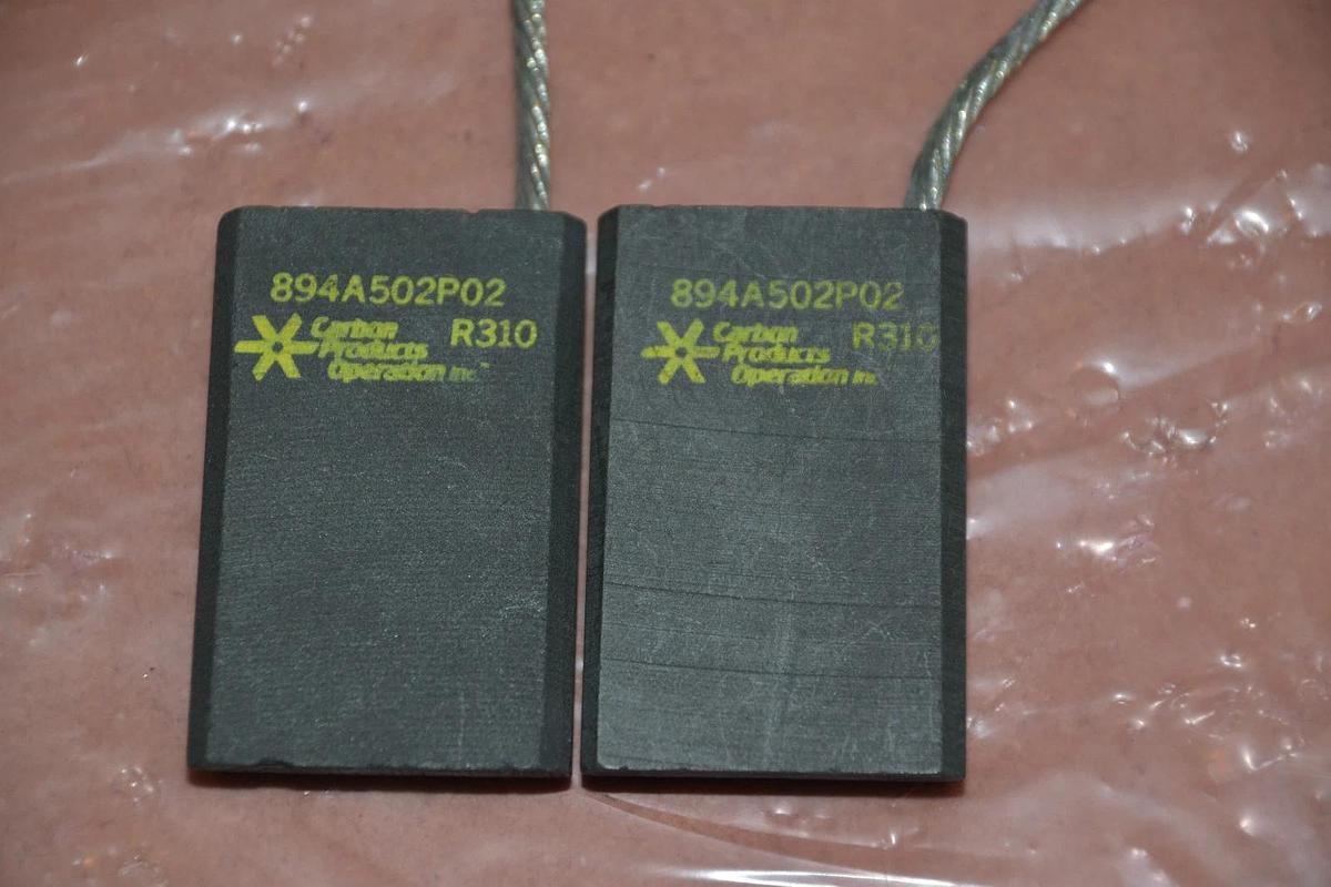 Used (2) CARBON PRODUCTS MOTOR BRUSH Brushes 2"x1-1/4"x3/8" 894A502P02 R310