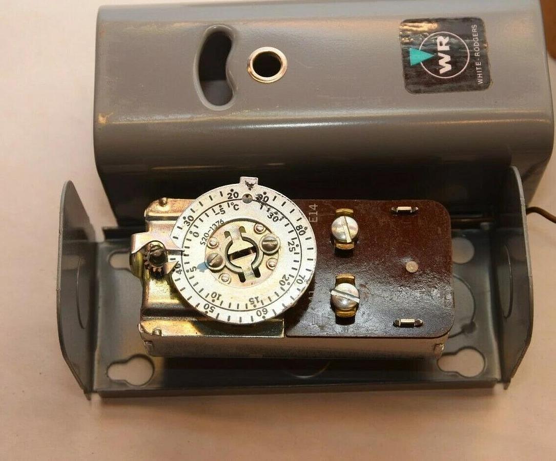 (NEW) WHITE RODGERS 241-2 2412 Space Thermostat