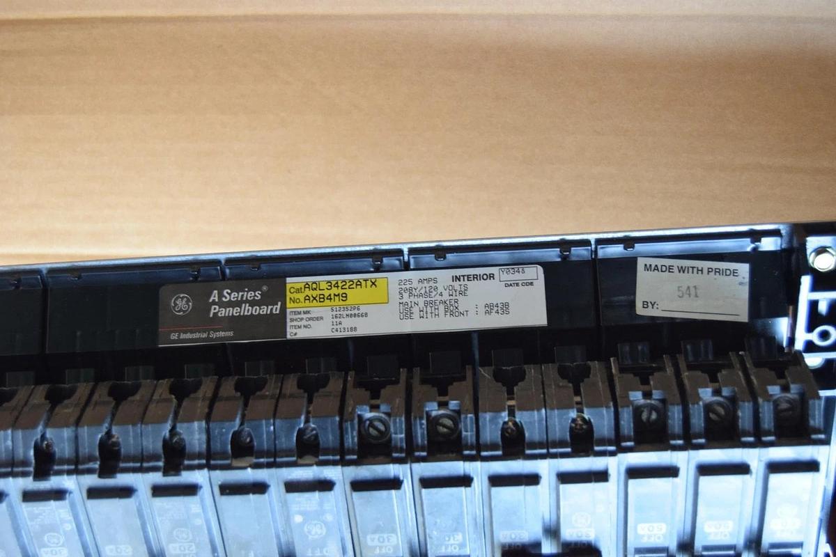 Used General Electric GE A Series 225A Panelboard Interior AQL3422ATX AXB4M9 3ph 4w