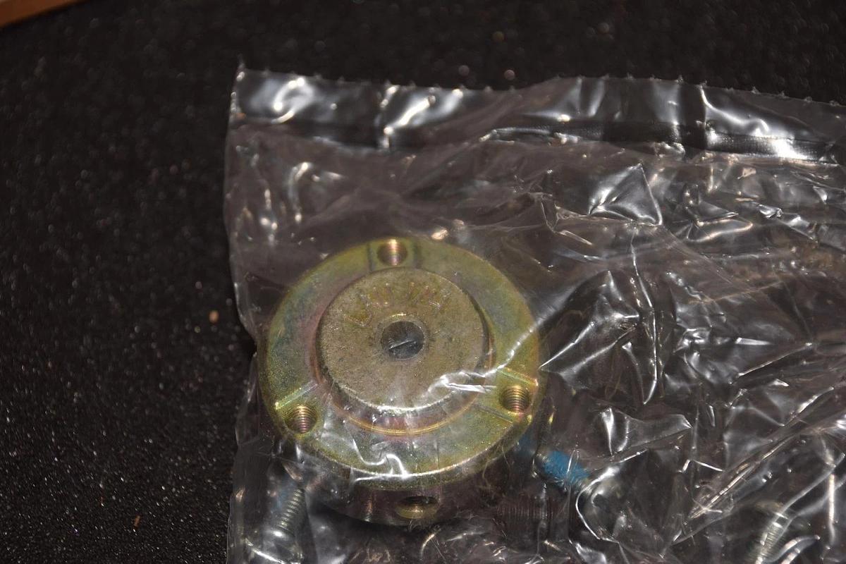 (1) Lau Industries Fan Interchangeable Hex Hub 60765801 1/4" bore NEW