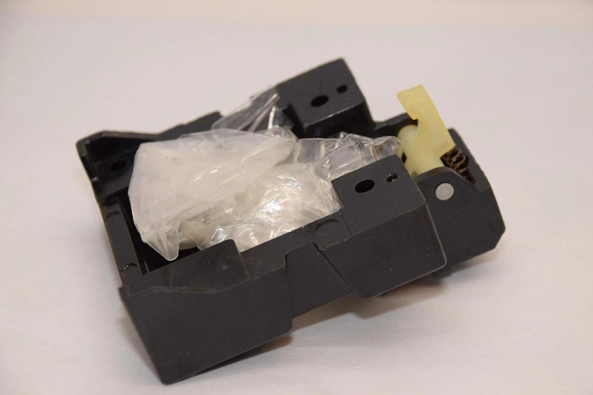 (NEW) ALLEN BRADLEY WZ21133 Coil Cover Contact Kit , Repair Part