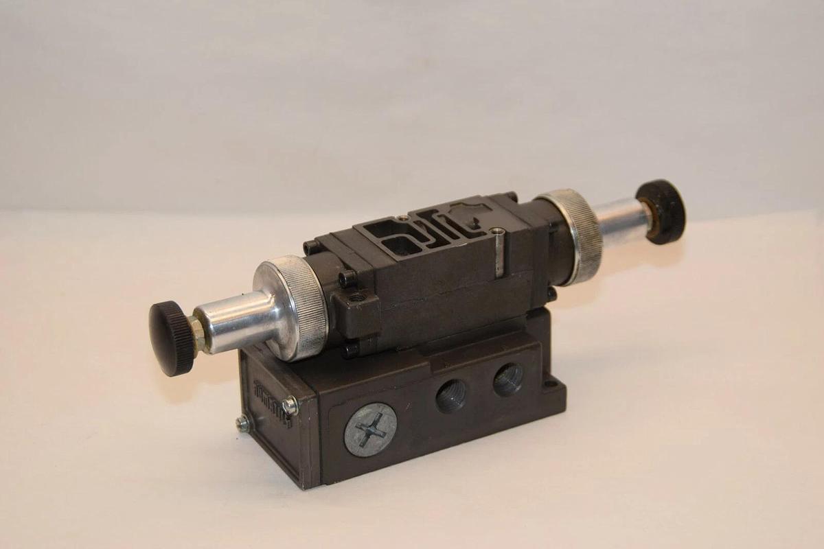 (NEW) NUMATICS 082RD131O034L 082RD1310034L Dual Pressure Sandwich Regulator